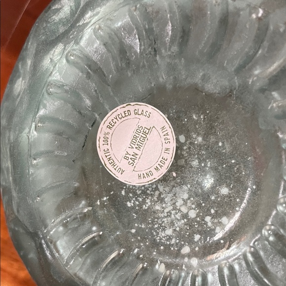 Textured Recycled Glass Green Vase
Made in Spain ๐ช๐ธ - Picture 10 of 10